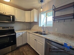 3285 Canyon Dr in Billings, MT - Building Photo - Building Photo