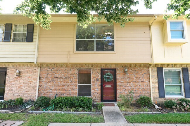 property at 14662 Perthshire Rd