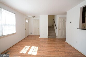 3024 Talking Rock Dr in Fairfax, VA - Building Photo - Building Photo