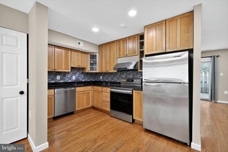 680 Azalea Dr in Rockville, MD - Building Photo - Building Photo