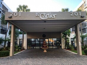 201 178th Dr in Sunny Isles Beach, FL - Building Photo - Building Photo