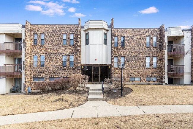 property at 2214 Country Club Dr