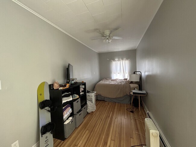 2413 6th Ave, Unit 6th Ave in Watervliet, NY - Foto de edificio - Building Photo