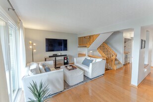 6339 Saint Croix Trl N in Stillwater, MN - Building Photo