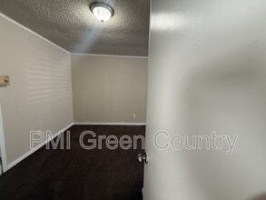 334 W 63rd Pl N in Tulsa, OK - Building Photo - Building Photo