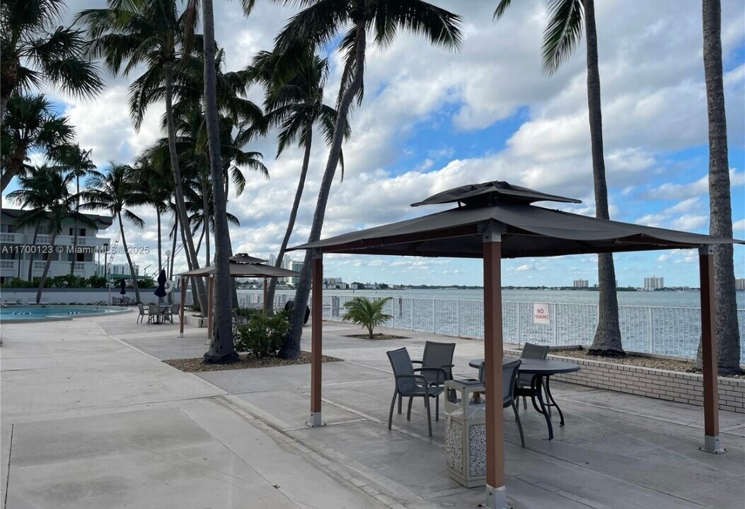 1865 79th Street Cswy, Unit Large studio apartment in North Bay Village, FL - Building Photo