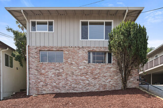 830 Gordon Ave in Belmont, CA - Building Photo - Building Photo