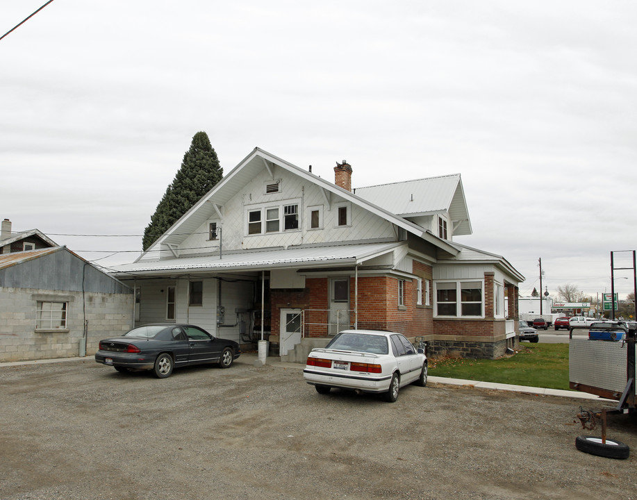 103 W A St in Shoshone, ID - Building Photo