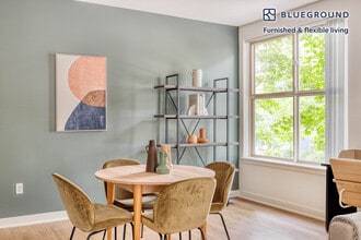 11000 NE 10th St in Bellevue, WA - Building Photo - Building Photo