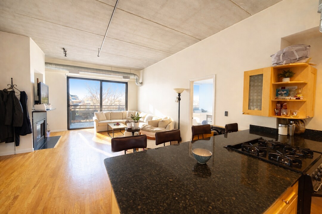 1735 W Diversey Pkwy, Unit 408 in Chicago, IL - Building Photo