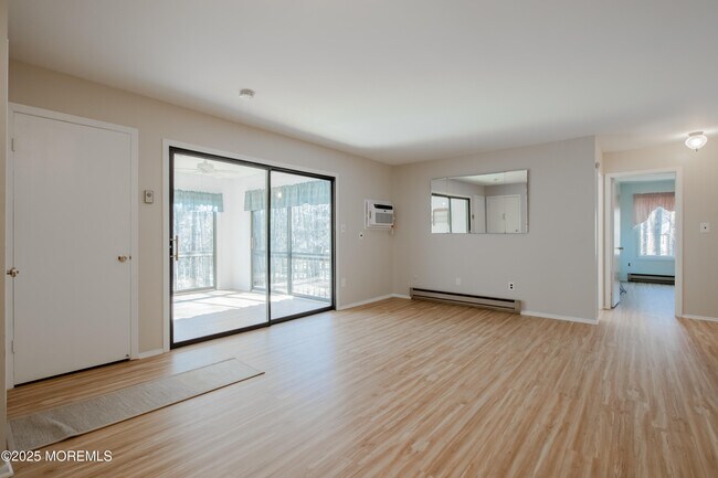60 Manchester Ct in Red Bank, NJ - Building Photo - Building Photo