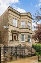 2520 W Cortez St, Unit 2R in Chicago, IL - Building Photo