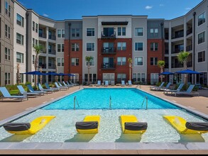 Sola Station in Columbia, SC - Foto de edificio - Building Photo