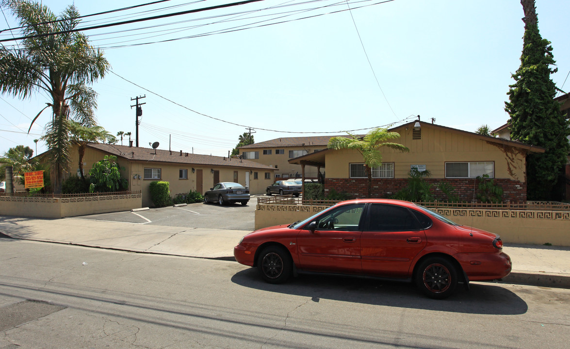 15737-15743 Eucalyptus Ave in Bellflower, CA - Foto de edificio