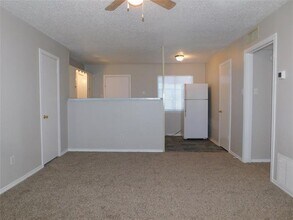 401 Betchan Dr in Lake Dallas, TX - Building Photo - Building Photo