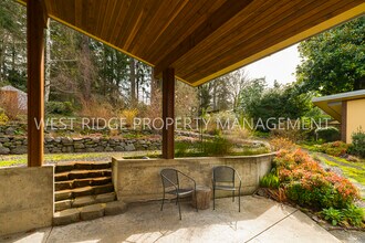 9310 SW 8th Dr in Portland, OR - Building Photo - Building Photo