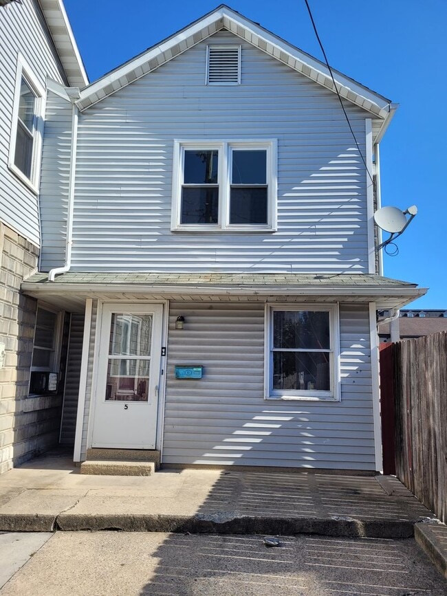 property at 5 W Franklin St