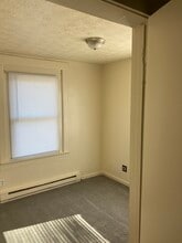 207 Cunningham St, Unit C in Mercer, PA - Building Photo - Building Photo