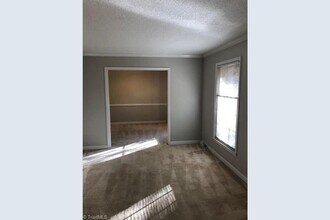 1018 Jefferson Rd in Greensboro, NC - Building Photo - Building Photo