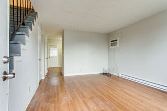 2428 Woodale Ln in Nashville, TN - Building Photo - Building Photo