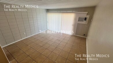 1010 N Fiske Blvd in Cocoa, FL - Building Photo - Building Photo