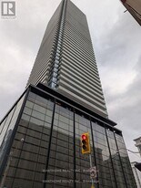 501 Yonge St in Toronto, ON - Building Photo