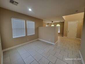 1041 Big Oak Flat Ct in Las Vegas, NV - Building Photo - Building Photo