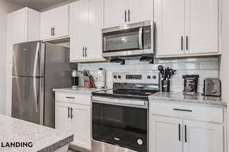 5001 Willowgate Loop, Unit 08-8204 in Tice, FL - Foto de edificio - Building Photo