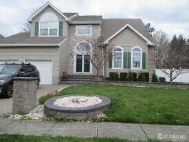 103 Tived Ln E in Edison, NJ - Building Photo