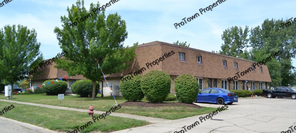 674 Meadowood Ln in Wilmington, IL - Building Photo