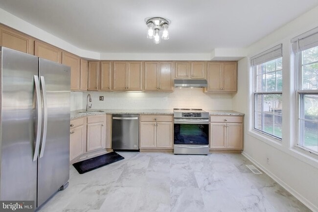8932 Barrowgate Ct in Potomac, MD - Building Photo - Building Photo