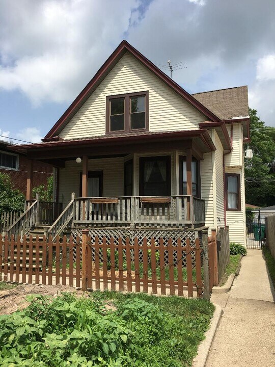 7228 N Rogers Ave in Chicago, IL - Building Photo