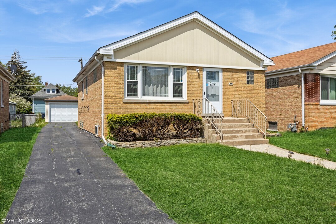 4412 Wenonah Ave in Berwyn, IL - Building Photo