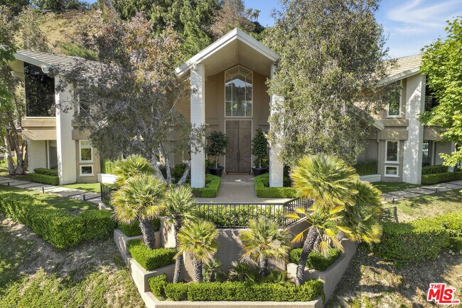 16101 Valley Meadow Pl in Los Angeles, CA - Building Photo - Building Photo