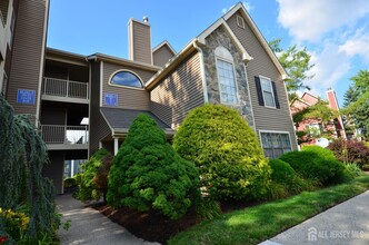 14 Lear Ct in East Brunswick, NJ - Building Photo - Building Photo