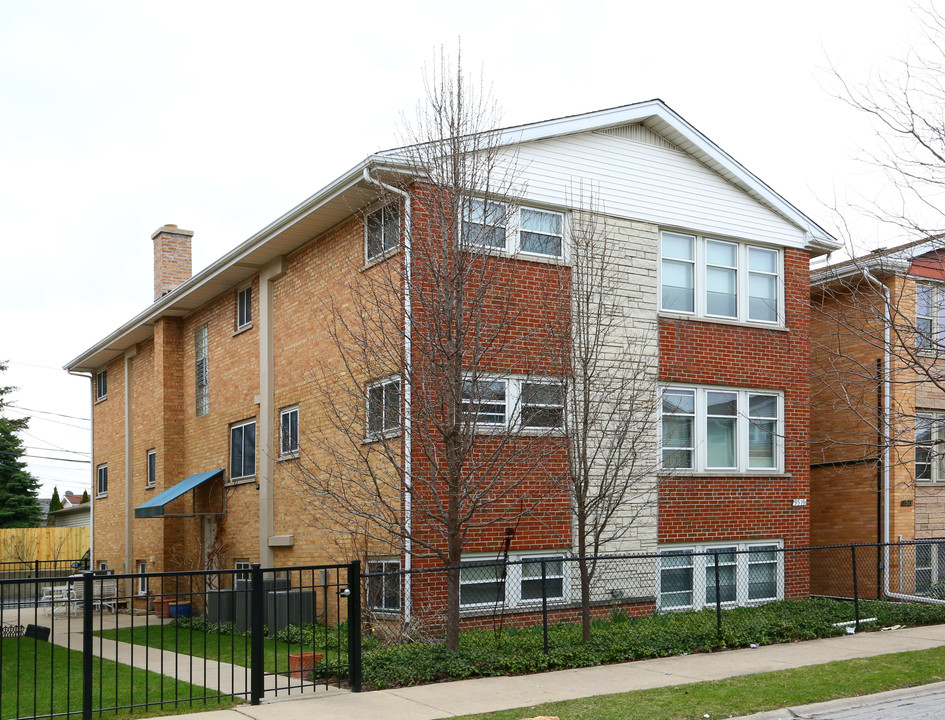 9519 Lawrence Ct in Schiller Park, IL - Building Photo