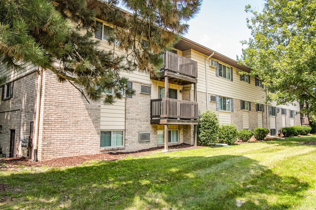 Walden Woods Apartments in East Lansing, MI - Building Photo
