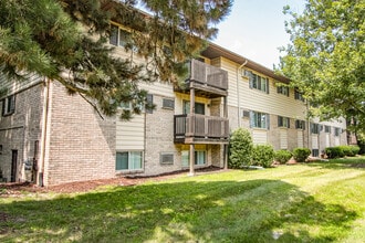 Walden Woods Apartments in East Lansing, MI - Building Photo - Building Photo