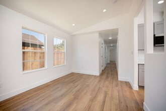 2716 Yreka Ave in Sacramento, CA - Building Photo - Building Photo