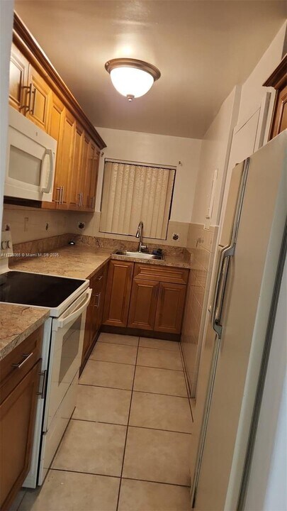 650 NE 149th St-Unit -505F in North Miami, FL - Building Photo
