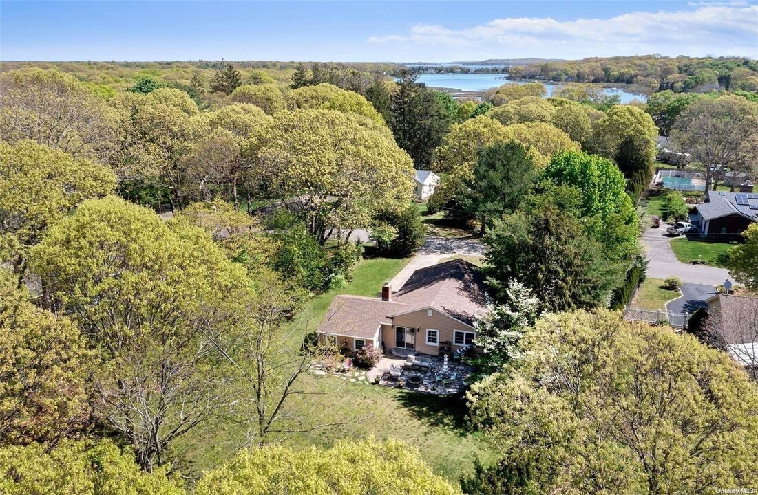 600 Corey Creek Ln in Southold, NY - Building Photo