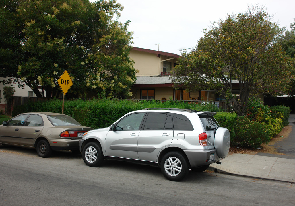 521 E Taylor Ave in Sunnyvale, CA - Building Photo