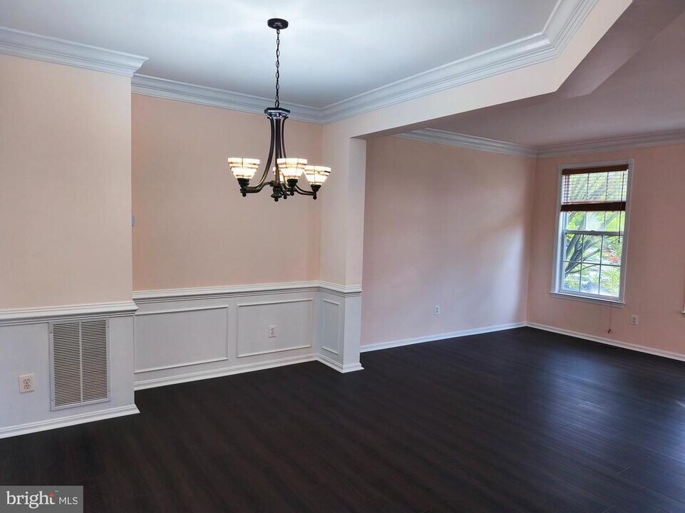 21100 Joseph Terrace in Sterling, VA - Building Photo