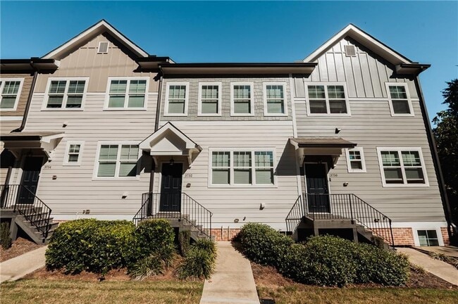 property at 3752 Oxford Cir