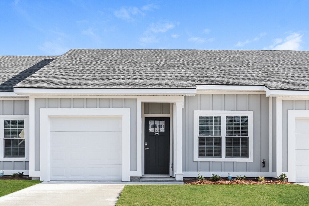 1141 Walker Point Way in Brunswick, GA - Foto de edificio