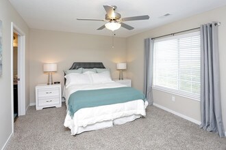 Redwood Waukee Douglas Parkway in Waukee, IA - Foto de edificio - Interior Photo