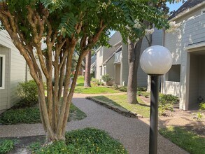 2343 Briarwest Blvd in Houston, TX - Building Photo - Building Photo