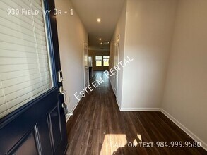 930 Field Ivy Dr in Fuquay Varina, NC - Building Photo - Building Photo