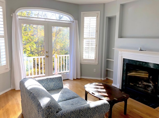 15 SW Hamilton Ct in Portland, OR - Building Photo - Building Photo