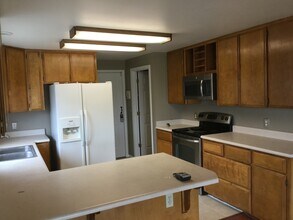1498 Avalon Dr in Medford, OR - Building Photo - Building Photo